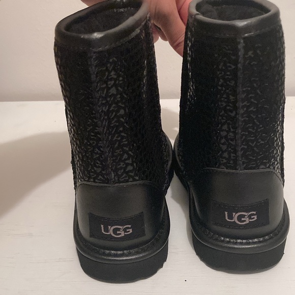 UGG toddler 12 classic ll gel hearts black boots. NWT, in box. Bundle and save - Picture 3 of 7